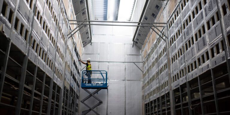 Ціна біткойна може впасти до 13 000 доларів, оскільки криптовалютні майнери скорочують витрати Ціна біткойна може впасти до 13 000 доларів, оскільки криптовалютні майнери скорочують витрати