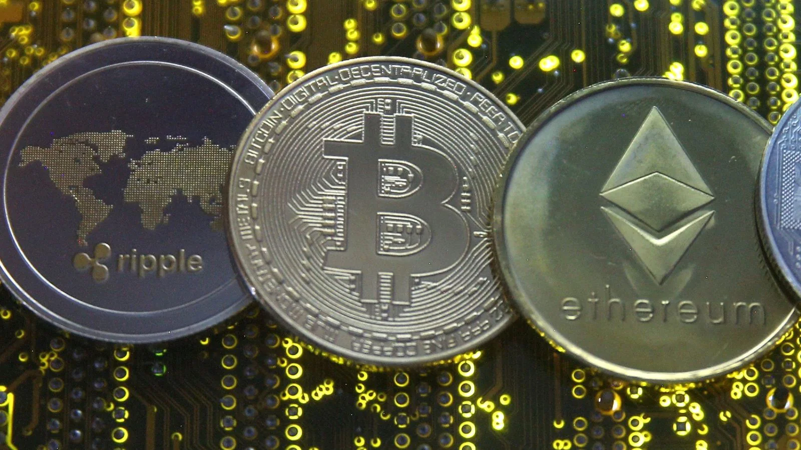 Біткойн знизився до 22 000 доларів США; Ефір, Полкадот втрачають до 12% за день Біткойн знизився до 22 000 доларів США; Ефір, Полкадот втрачають до 12% за день
