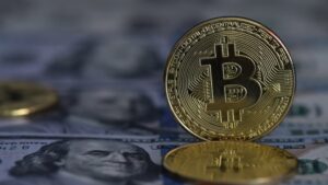 Біткойн (BTC) перевищив 22 000 доларів, випереджаючи дані про інфляцію, злиття Ethereum