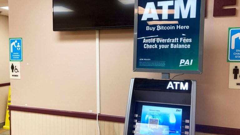 Кіберполіцейські кажуть, що біткойн-банкомати часто використовують для очищення брудних грошей