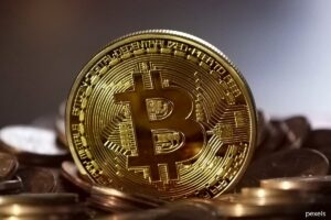 Bitcoin falls to lowest this month with risk of further declines