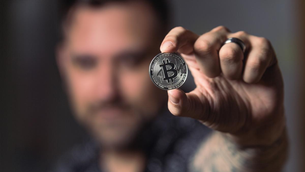 Ціни на криптовалюту сьогодні: біткойн перевищив позначку в 17 000 доларів, Ethereum, Solana, Cardano та інші найкращі криптовалюти стрімко зростають