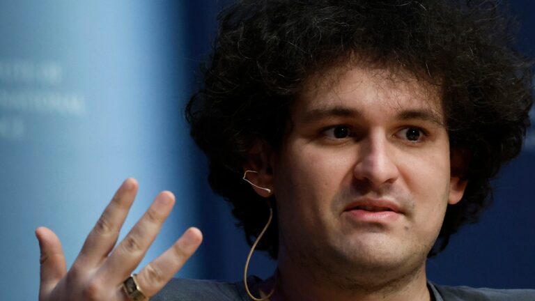 Ставка Сема Бенкмана-Фріда на біткойн-майнер у казахському степу в 1 мільярд доларів Ставка Сема Бенкмана-Фріда на біткойн-майнер у казахському степу в 1 мільярд доларів