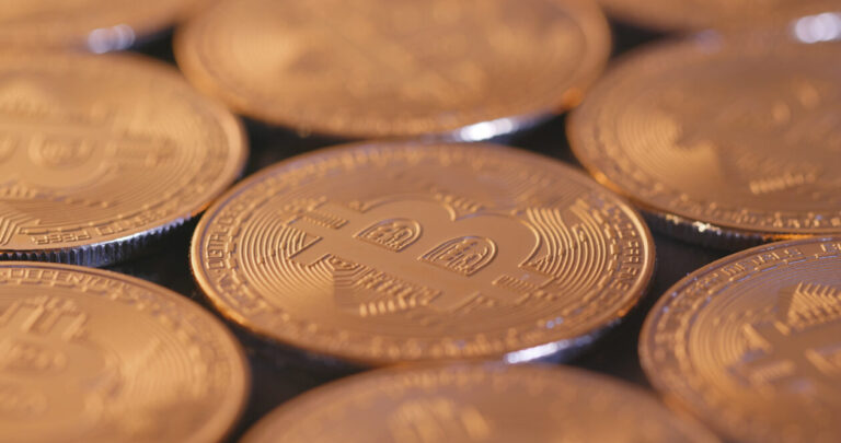 Біткойн падає нижче 22 000 доларів США після дій SEC щодо Kraken, Ether падає Біткойн падає нижче 22 000 доларів США після дій SEC щодо Kraken, Ether падає