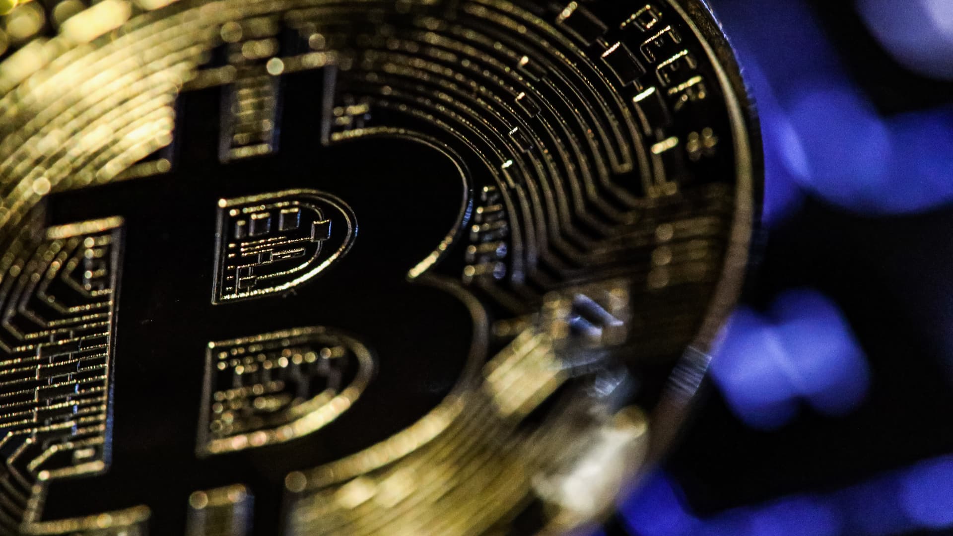 Ціна біткойна (BTC) цього року зросла на 50%, перевершивши акції та золото Ціна біткойна (BTC) цього року зросла на 50%, перевершивши акції та золото