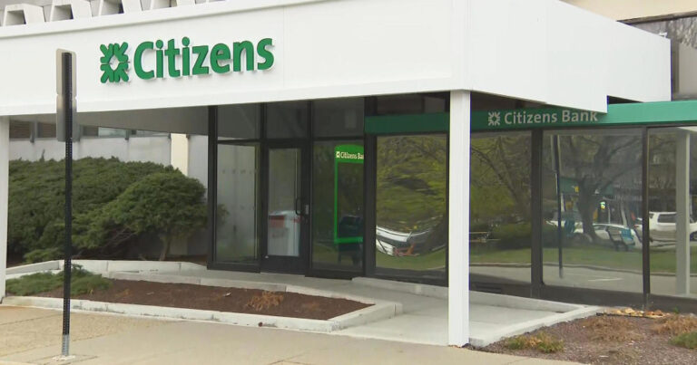 Бабуся Ньютона обдурила 20 000 доларів, скориставшись біткойн-банкоматами, щоб надіслати гроші Бабуся Ньютона обдурила 20 000 доларів, скориставшись біткойн-банкоматами, щоб надіслати гроші