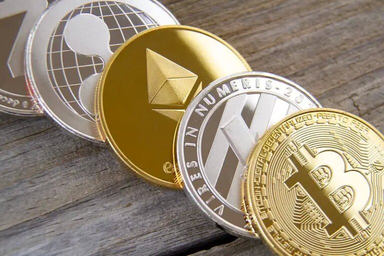 Біткойн і ETH лідирують у зростанні, альткоїни слідують цьому прикладу