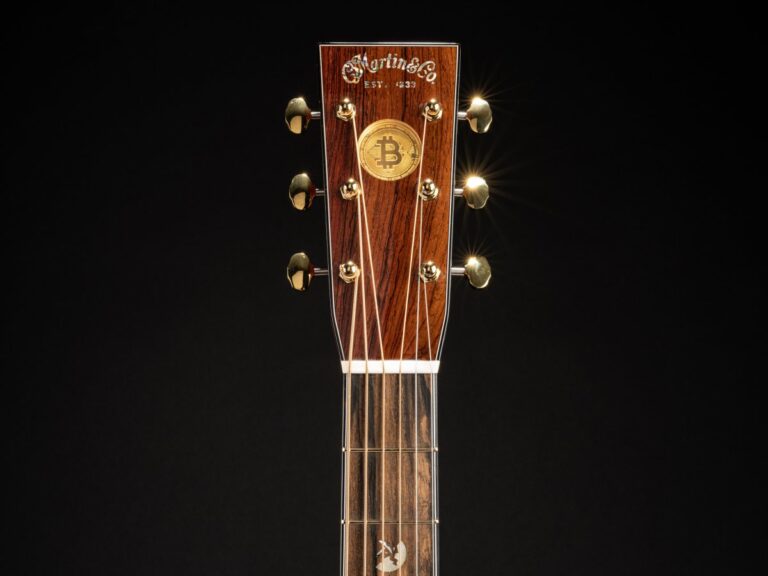 Мартін представляє обмежену серію біткоін-гітари та багато іншого