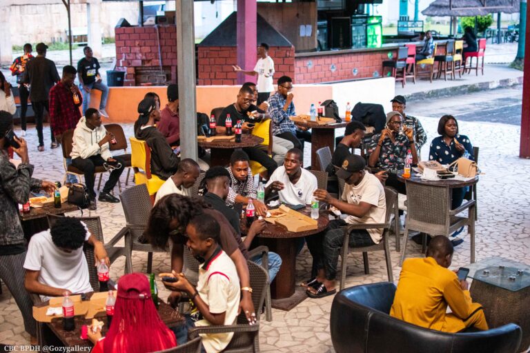 Африканські криптоентузіасти святкують у стилі Африканські криптоентузіасти святкують у стилі