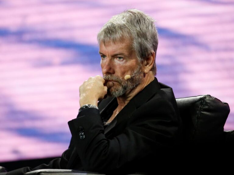 Майкл Сейлор з MicroStrategy каже, що біткойн досяг дна, а найбільша у світі криптовалюта знову зростає. Майкл Сейлор з MicroStrategy каже, що біткойн досяг дна, а найбільша у світі криптовалюта знову зростає.