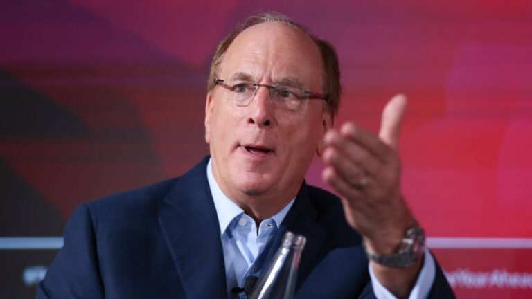 BlackRock глибше заглиблюється в криптовалюту, просуваючи біткойн ETF