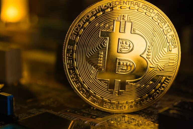 Ось чому Кеті Вуд каже, що біткойн може вибухнути на понад 3500% від поточного рівня – Coinbase Glb (NASDAQ:COIN) Ось чому Кеті Вуд каже, що біткойн може вибухнути на понад 3500% від поточного рівня – Coinbase Glb (NASDAQ:COIN)