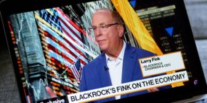 Бос BlackRock Ларрі Фінк хвалить біткойн за «оцифрування золота»