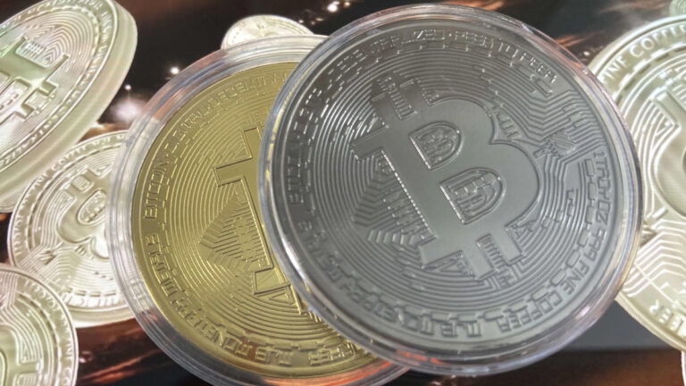 Ціни на біткойн перевищують 30 тисяч доларів, оскільки схвалення спотового біткойн ETF залежить від судів Ціни на біткойн перевищують 30 тисяч доларів, оскільки схвалення спотового біткойн ETF залежить від судів