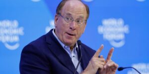 Ларрі Фінк каже, що BlackRock хоче зробити криптовалюту «більш демократичною»