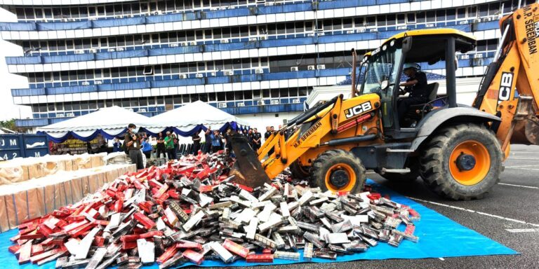 Поліцейські Негрі знищують понад 6 мільйонів ринггитів у контрабандних машинах для майнінгу біткойнів Поліцейські Негрі знищують понад 6 мільйонів ринггитів у контрабандних машинах для майнінгу біткойнів