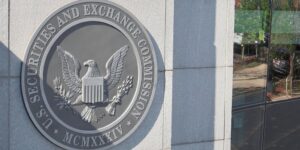 SEC називає заявки BlackRock, Fidelity Bitcoin ETF невідповідними: WSJ