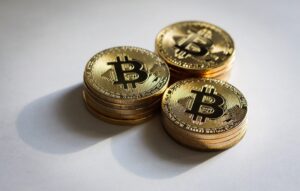 Відомі наративи та майбутні події за участю біткойнів (BTC)