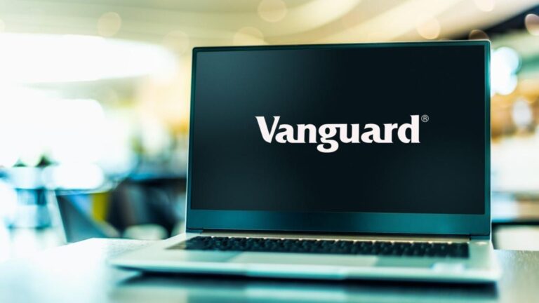 Зараз Vanguard володіє акціями майнінгу біткойнів на суму 560 мільйонів доларів Зараз Vanguard володіє акціями майнінгу біткойнів на суму 560 мільйонів доларів