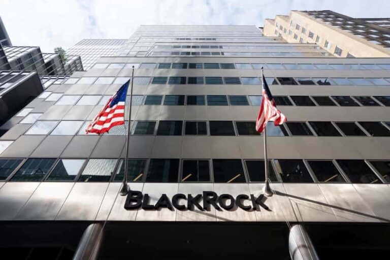 BlackRock є основним акціонером 4 з 5 найбільших біткойн-майнерів BlackRock є основним акціонером 4 з 5 найбільших біткойн-майнерів