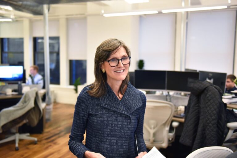 ЕКСКЛЮЗИВ: Кеті Вуд каже, що біткойн є ключовою проблемою виборів 2024 року, «Ви не можете бути на неправильному боці молодих людей і виграти вибори» ЕКСКЛЮЗИВ: Кеті Вуд каже, що біткойн є ключовою проблемою виборів 2024 року, «Ви не можете бути на неправильному боці молодих людей і виграти вибори»