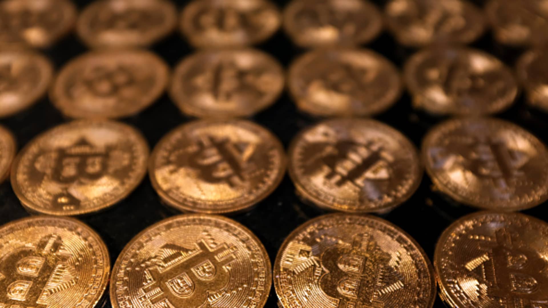 SEC відкладає рішення щодо спотових біржових фондів біткойнів SEC відкладає рішення щодо спотових біржових фондів біткойнів