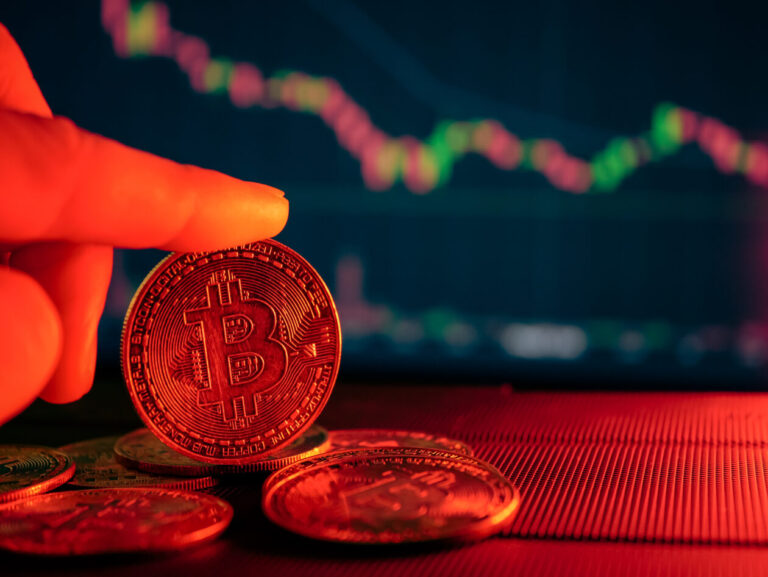 Тонкойн лідирує в падінні, біткойн опускається нижче 27 000 доларів США