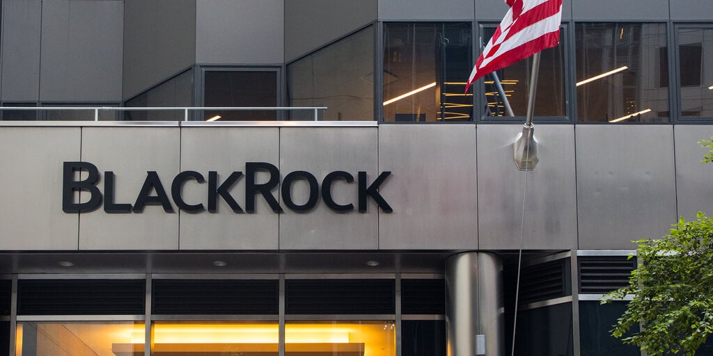 BlackRock готується до запуску Bitcoin ETF, вибирає початкового інвестора та відкриває тікер