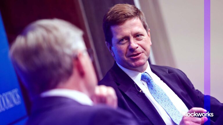 Колишній голова SEC назвав схвалення біткойн ETF «неминучим»