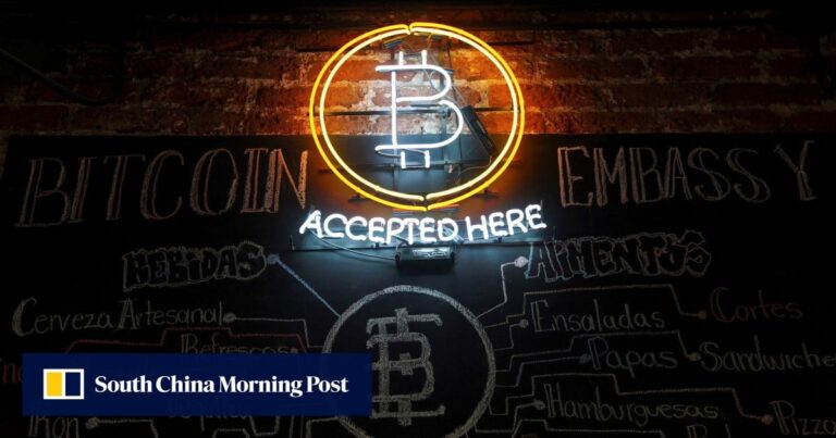 Комп’ютерний вчений каже, що він є таємничим творцем біткойна.  Лондонський суддя прагне знайти правду