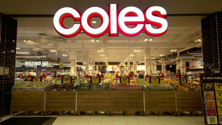 Оновлення в реальному часі: акції Coles різко зростають, незважаючи на падіння прибутку за півроку та зростання доходів супермаркетів, ASX знижується, Уолл-стріт не змінюється
