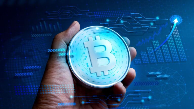 Біткойн піднімається до 67 тисяч доларів із наближенням золотого хреста, ринкова капіталізація криптовалюти збільшується на 3%