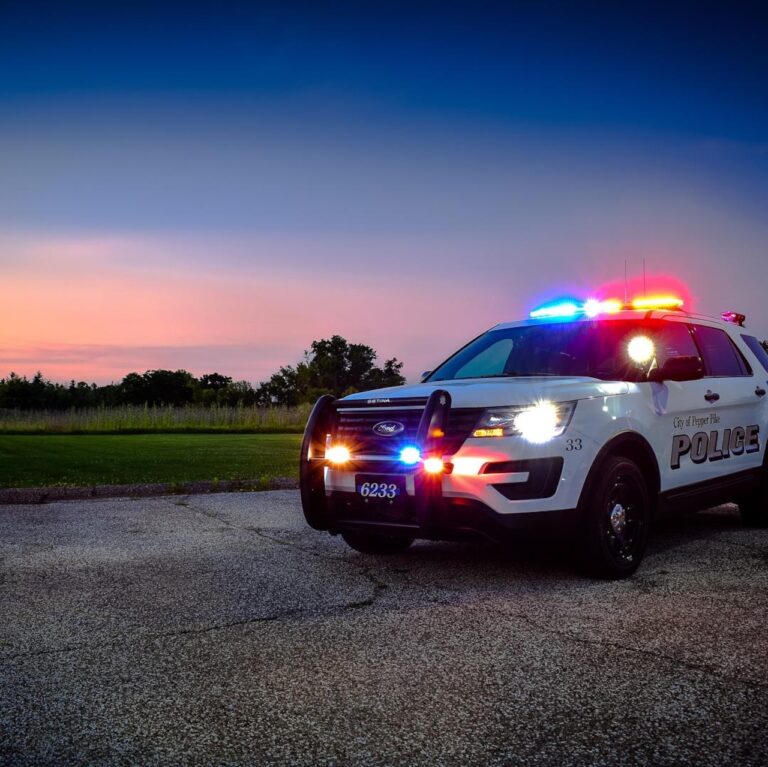 Жертва шахраїв кидає 30 000 доларів готівкою в біткойн-машину: Pepper Pike Police Blotter