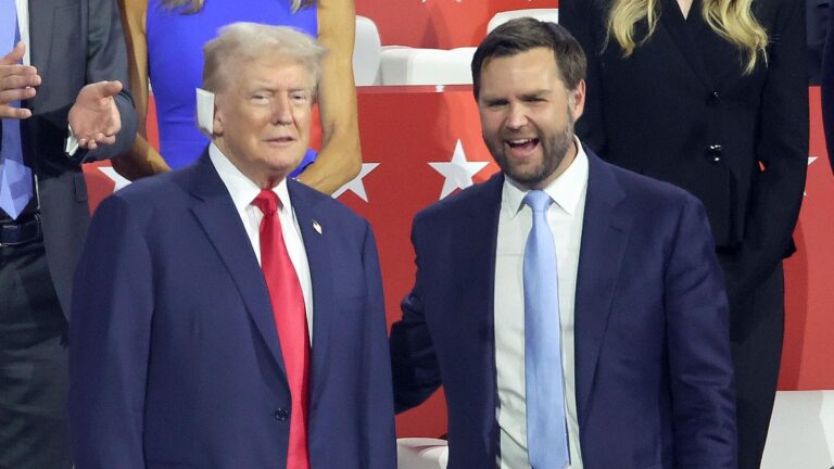 Чи підходить Трамп для біткойна? Аналітики кажуть так, незважаючи на минулу позицію «шахрайства». Чи підходить Трамп для біткойна? Аналітики кажуть так, незважаючи на минулу позицію «шахрайства».