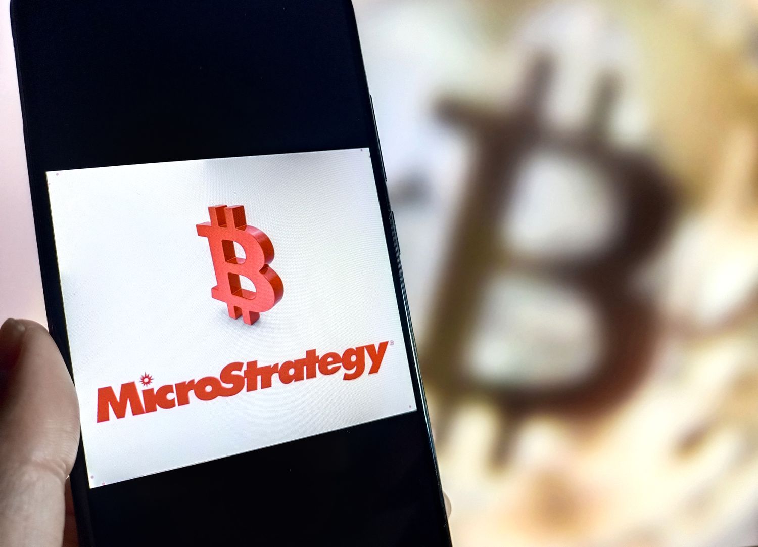 Акції MicroStrategy продовжують рости на біткойн-холдингах компанії