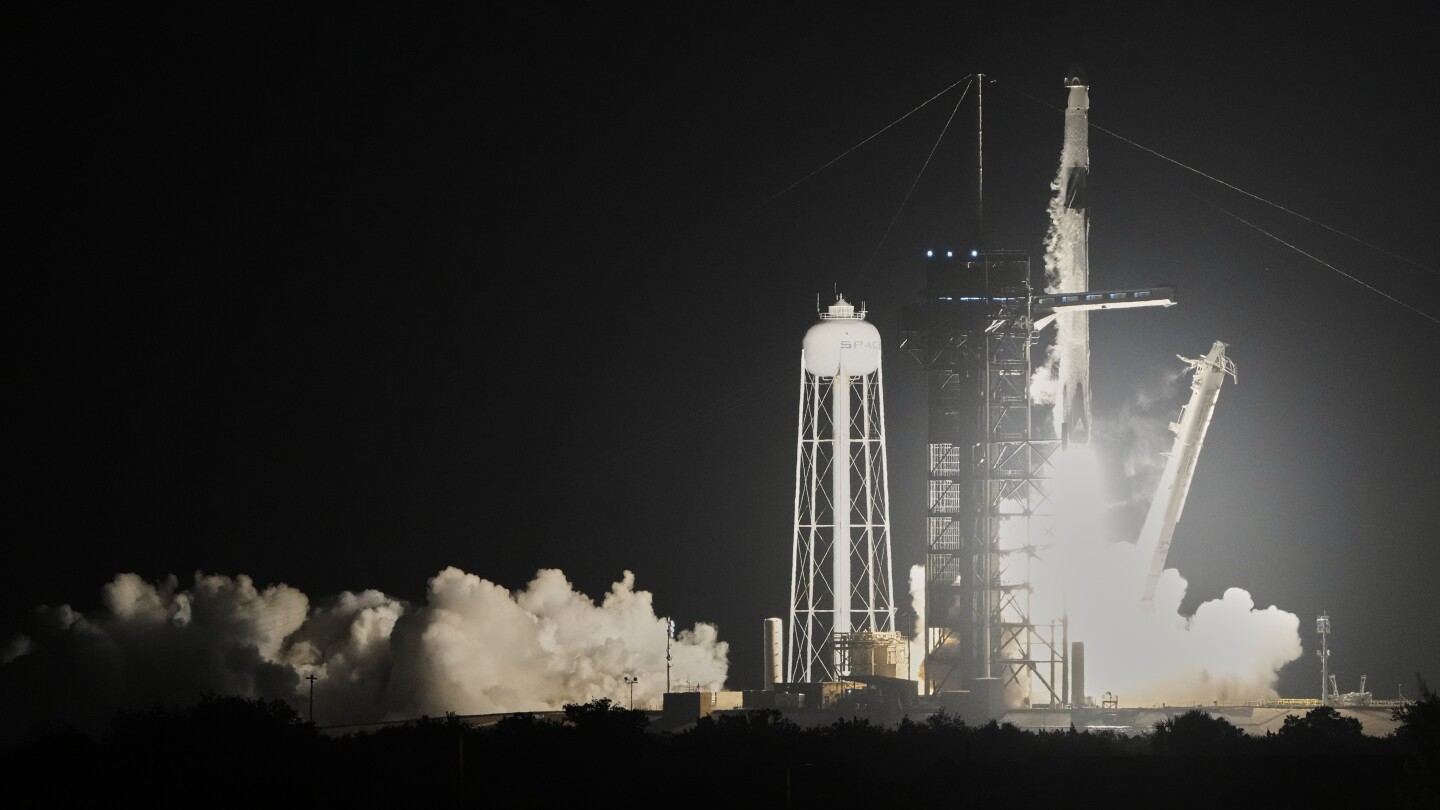 Bitcoin Investor купує цілий рейс SpaceX для остаточної полярної пригоди