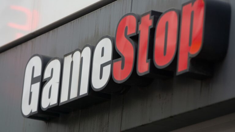 GameStop падає на 9%, незважаючи на ініціювання плану купівлі біткойна з придбанням на 500 мільйонів доларів