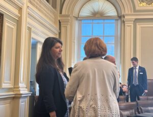 Сенат протистоїть зміні вимоги до імунізації, дозволяє державним біткойнам інвестиції