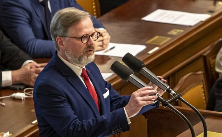 Чеський уряд переживає голосування без довіри на тлі скандалу біткойна