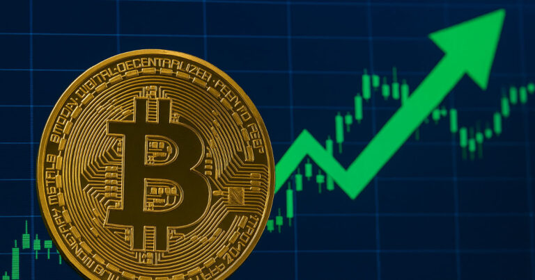 Bitcoin потрапляє на новий час високого всього часу в 112 000 доларів, коли корпорації купують рекордні суми BTC