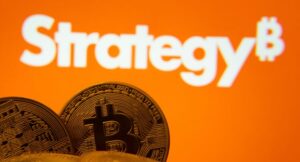 Стратегія (MSTR) купує біткойн на суму 2,4 мільярда доларів, використовуючи привілейовані доходи від акцій