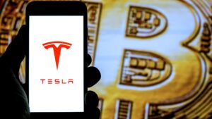 Tesla скинув 75% свого біткойна в один з найгірших часів