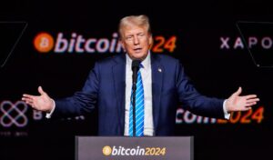Від істини соціальної до біткойнської імперії: Трамп на 2 мільярди доларів