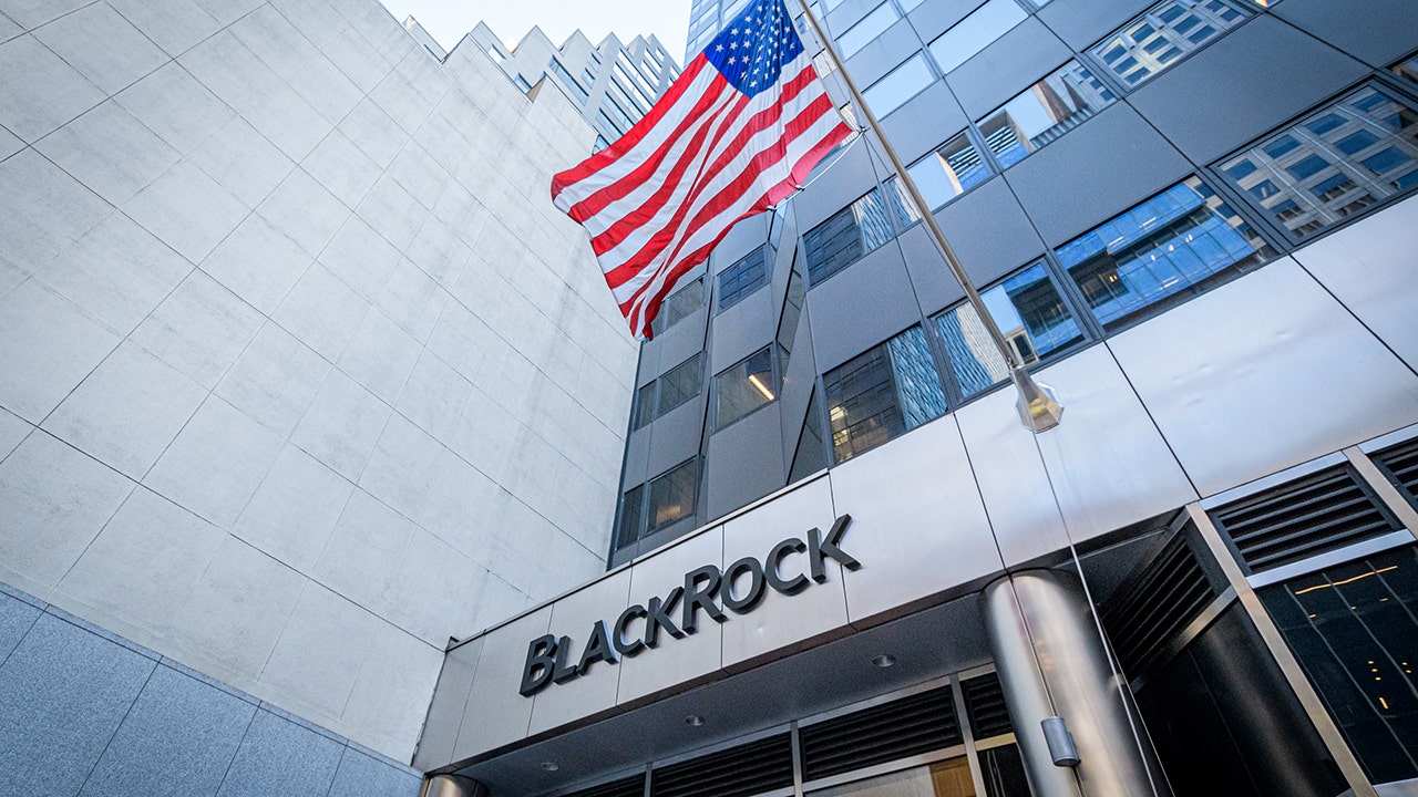 BlackRock відзначає найшвидше зростаючі біткойн ETF, які досягли 100 мільярдів доларів BlackRock відзначає найшвидше зростаючі біткойн ETF, які досягли 100 мільярдів доларів