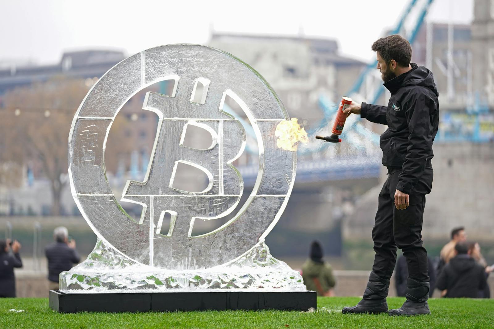 Standard Chartered: падіння біткойна нижче 100 000 доларів «неминуче» Standard Chartered: падіння біткойна нижче 100 000 доларів «неминуче»