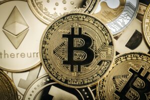 Крипто-ринок приголомшений: біткойн і Ethereum намагаються похитнути жовтневий синій стан