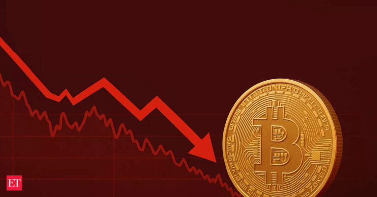 Прогноз обвалу ціни біткойна BTC USD у 2026 році: Продажі біткойн-китів досягли рекордних 15 мільярдів доларів у 2025 році: чому це сигналізує про серйозне падіння ціни BTC USD наступного року