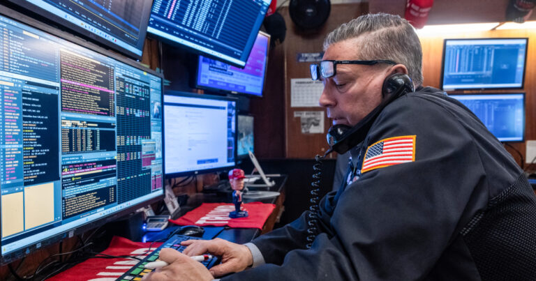 Курси американських акцій зростають, оскільки золото, срібло та біткойни стабілізуються