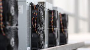 Біткойн-майнери вимикають свої установки та женуться за грошима ШІ