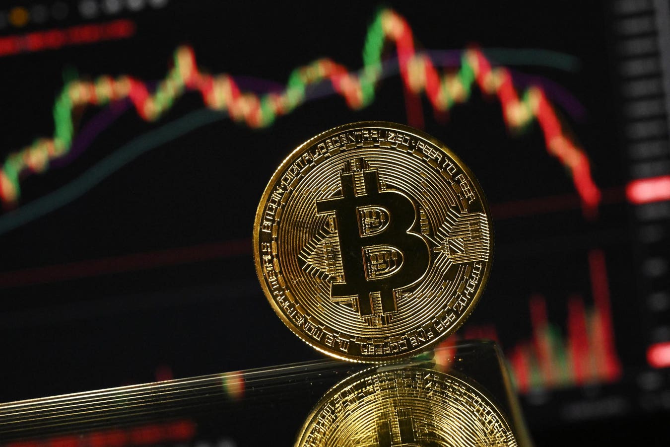 Біткойн впав нижче 60 000 доларів — вперше з кінця 2024 року